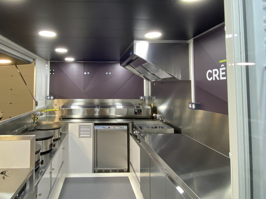 interieur food truck crepe maison